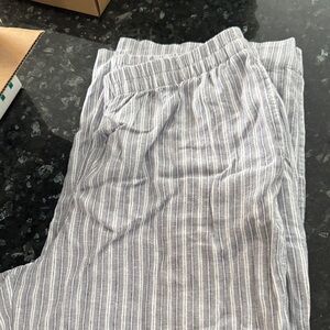 Old Navy Men's Gray and White Striped Jogger Pants